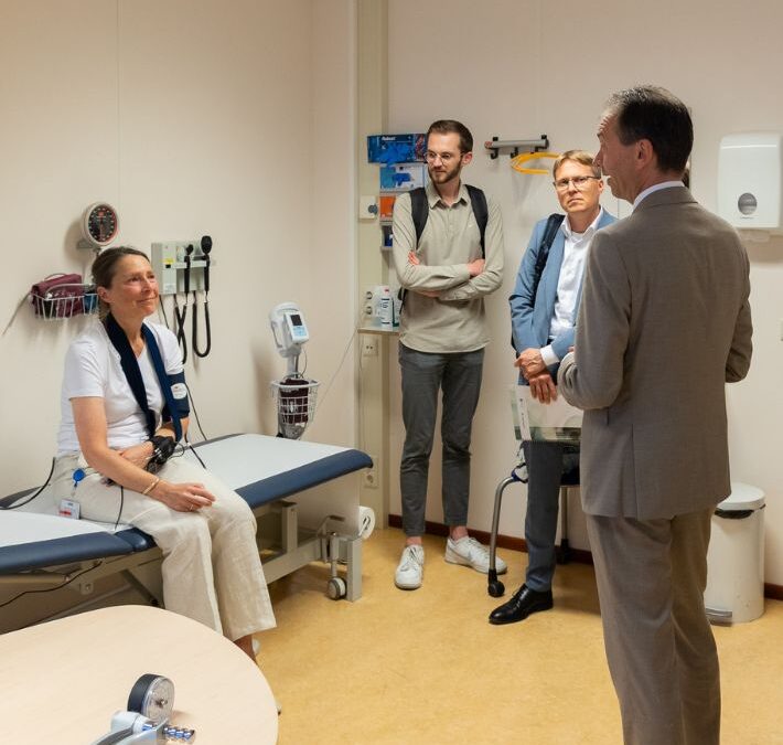 Visit of Demissionary Minister of Social Affairs and Employment Eddy van Hijum to the Post-COVID Expertise Center at LUMC