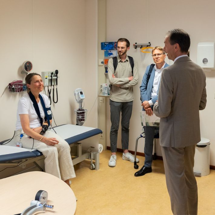 Visit of Demissionary Minister of Social Affairs and Employment Eddy van Hijum to the Post-COVID Expertise Center at LUMC